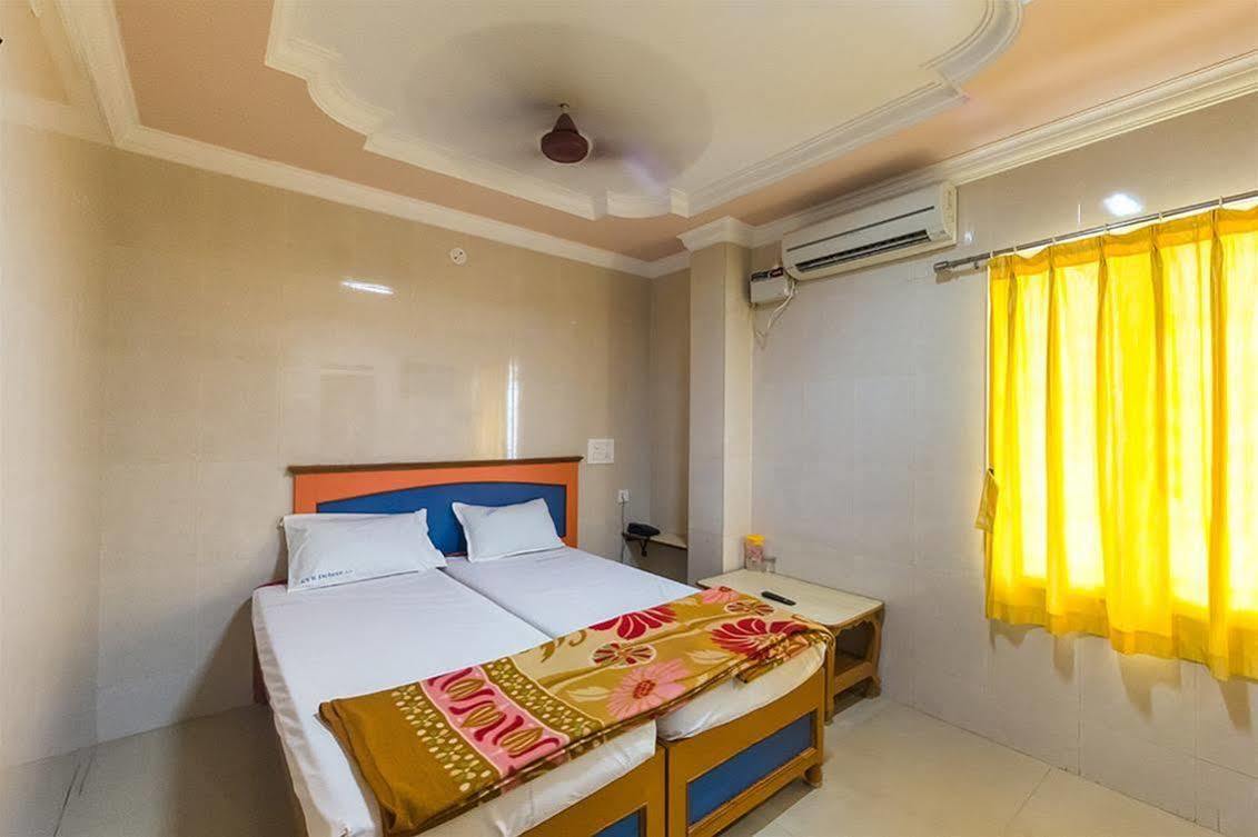 Вилла Kvr Deluxe Residency Тирупати Экстерьер фото