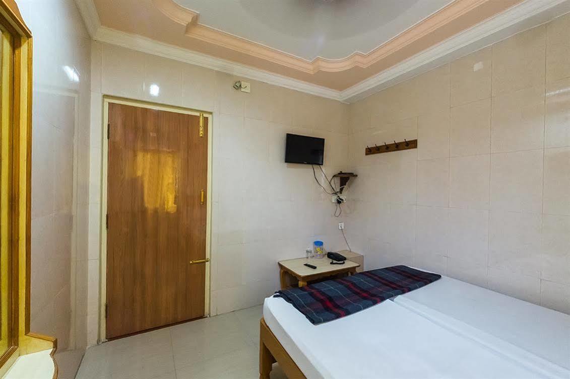Вилла Kvr Deluxe Residency Тирупати Экстерьер фото